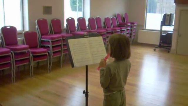Eden plays Legend on descant recorder смотреть онлайн