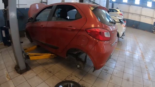 Tata Tiago 30000 Kms Service Cost & Complete Work Details I Which Parts Changed? MotoWheelz India смотреть онлайн