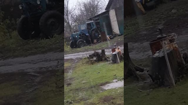 Затаскивает трактором мтз 80 самоделку, для рестоврации и доделки в полноценный трактор.Начало смотреть онлайн