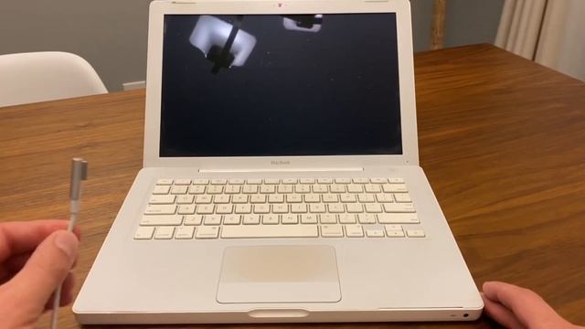 Old Apple MacBook Won’t Turn On смотреть онлайн