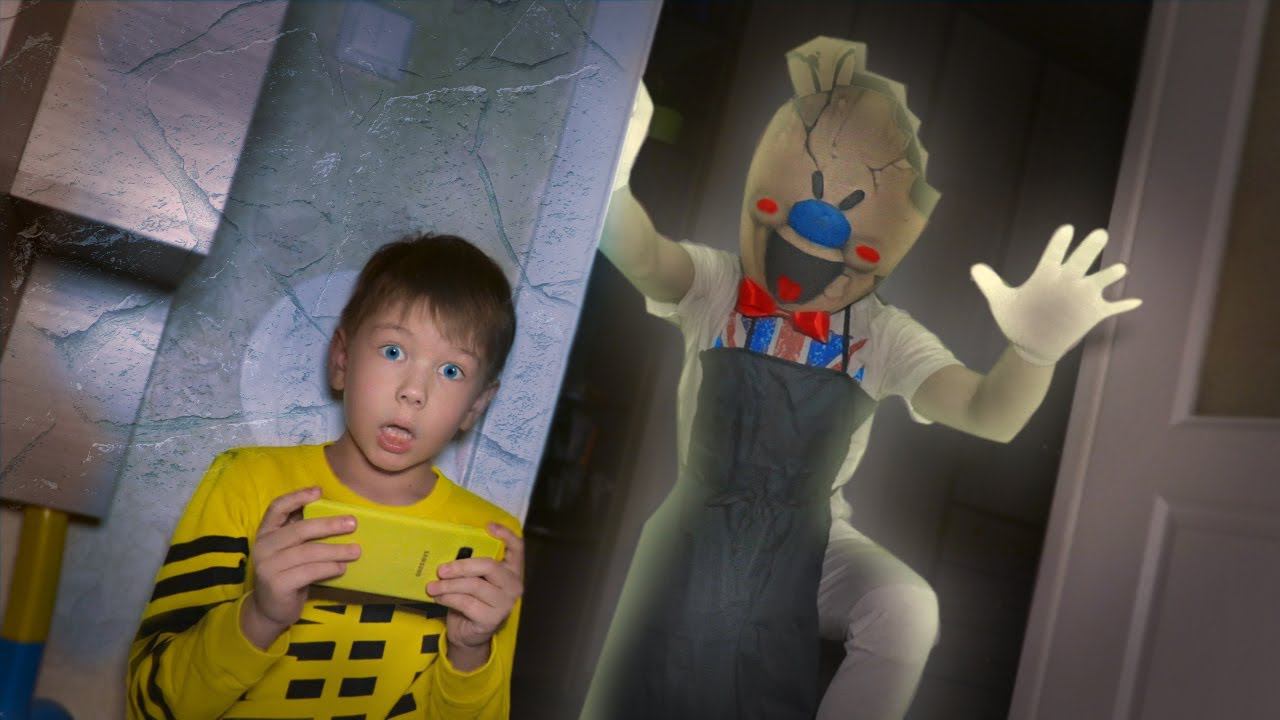 Хелпик Попал в ИГРУ МОРОЖЕНЩИК Ice Scream в РЕАЛЬНОЙ ЖИЗНИ! Папа ОТПРАВЛЯЕТСЯ в Игру Спасать Хелпика смотреть онлайн