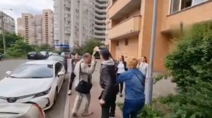 Хохлы облили зелёнкой и бросили в мусорку, облили зеленкой и мочой экс-нардепа Тараса Черновола

По