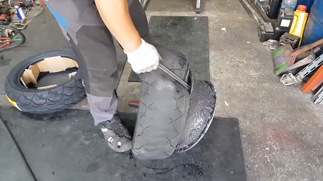 Honda Silver Wing 600cc Motorcycle How To Change The Rear Tire