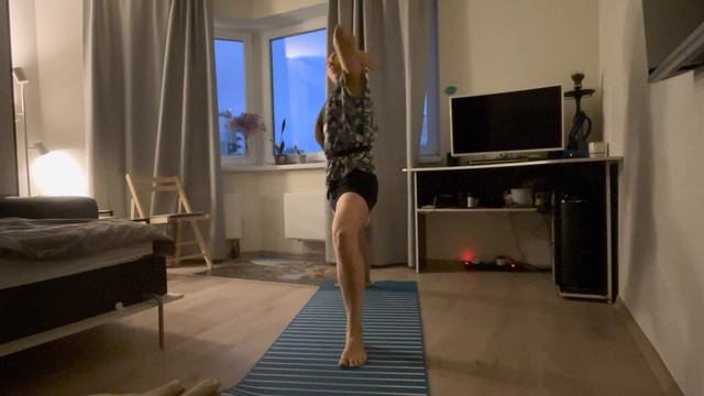 Йога утром 30 минут на все тело (без объяснений). Вперёд в космос :) смотреть онлайн