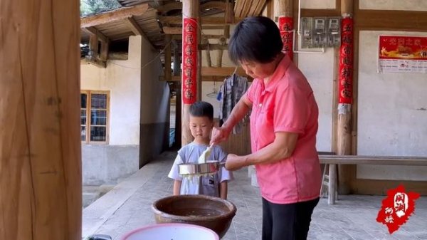 一条条苦瓜挂枝腾,阿嬷做苦瓜凉虾和苦瓜酿肉,嫩滑消暑柔软清甜丨bitter gourd【闽湖阿嬤FujianGrandma】