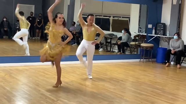 Salsa caleña performance#bachata #dance #dancing #dancer #salsa смотреть онлайн