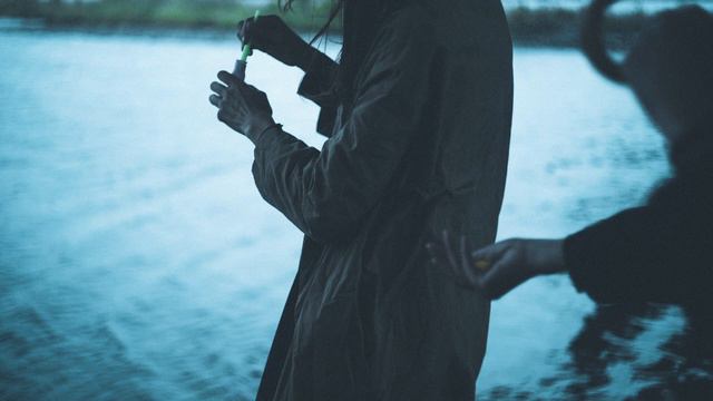 Robert Adachi - Her Hand смотреть онлайн
