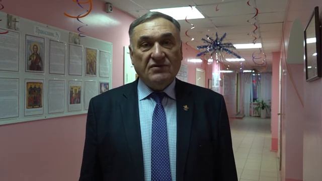 ДОБРЫЙ ДЕДУШКА МОРОЗ ДЕТКАМ СЛАДОСТИ ПРИНЁС