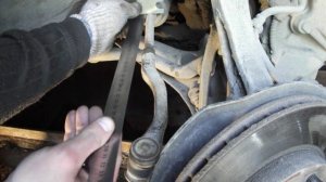 Замена рулевого наконечника и проверка рулевой тяги.