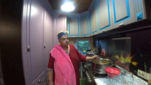 АДЖИКА КАБАЧКОВАЯ С ЯБЛОКОМ И ЗЕЛЕНЬЮ. НЕСКУЧНЫЙ КАБАЧОК НА ЗИМУ смотреть онлайн