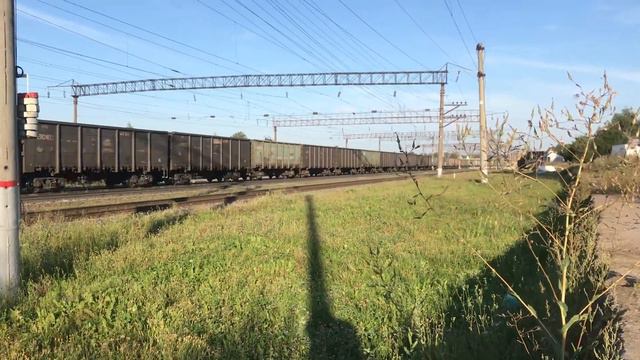 «Утренний» 2ЭС5к-321 с грузовым поездом на станции Вурнары смотреть онлайн