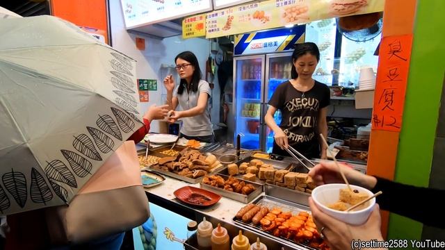 Large Rice Noodles, Fish Balls and Other Hong Kong Iconic Street Food смотреть онлайн