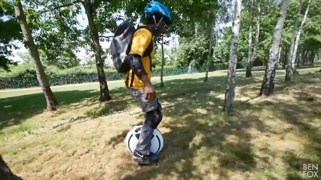 KINGSONG 14D vs XIAOMI M365 ?ELECTRIC SCOOTER vs ELECTRIC UNICYCLE | REVIEW смотреть онлайн