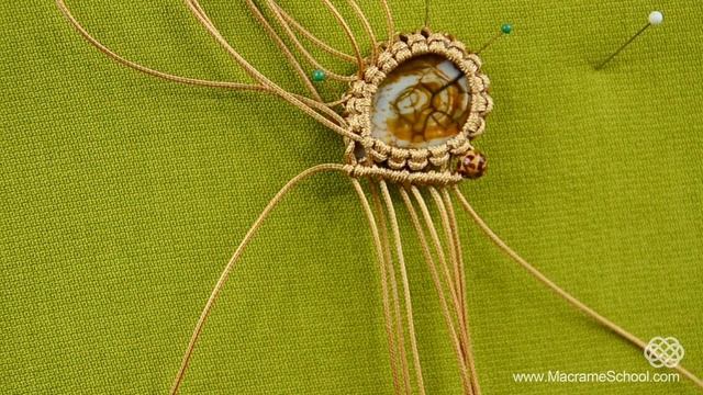 Macramé Pendant With Gemstone - Tutorial