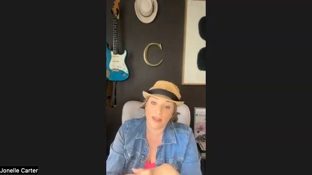Erica Sunshine Lee talks to Singer/Blogger & Inspirational Speaker JONELLE CARTER смотреть онлайн