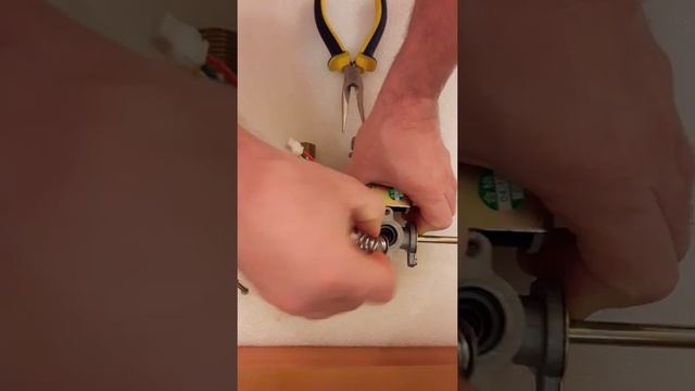 Функции и работа штока в ВГУ газовой колонки. Functions of stock at WGN Gas Water Heater. смотреть онлайн