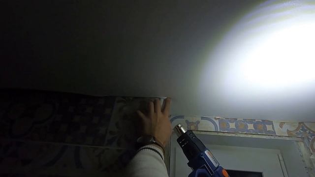 Как установить натяжной потолок в ванной и, как убрать складки на внешнем углу смотреть онлайн