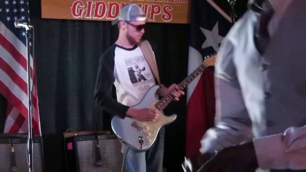 Birdlegg perfoming at Giddy Ups