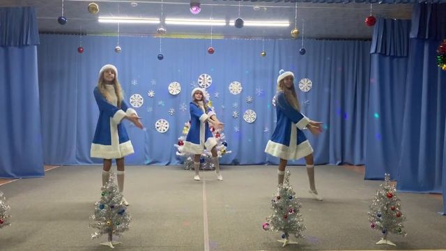 Новогодний танец смотреть онлайн