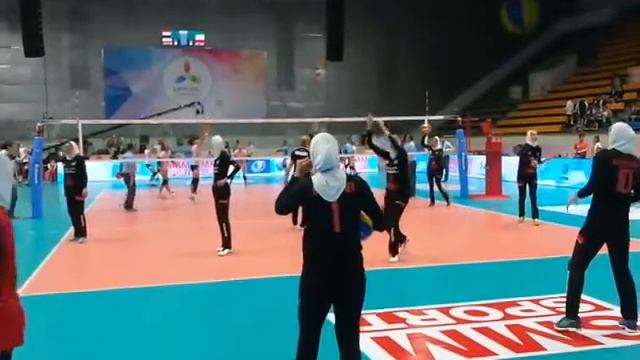 Девочки с Иранской сборной по волейболу. смотреть онлайн