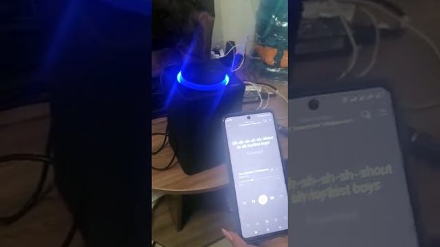 Яндекс станция 1го поколения, работает через блютуз. для авито смотреть онлайн