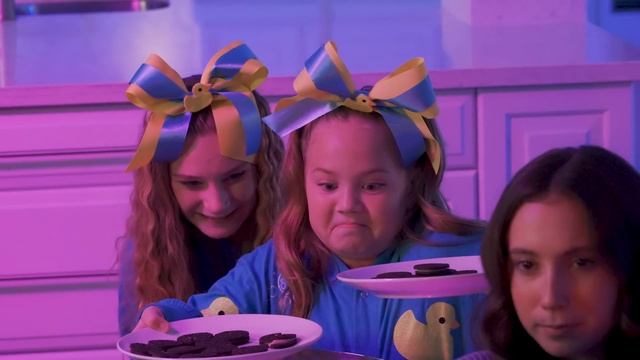 "Too Old For Babysitters" - A MusicClubKids! Episode Based On "Shivers" - Ed Sheeran смотреть онлайн