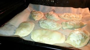 Чебуреки запеченые в духовке