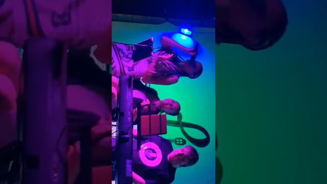 Филиппинская певица русская красотка пытаются перепеть Пугачёву