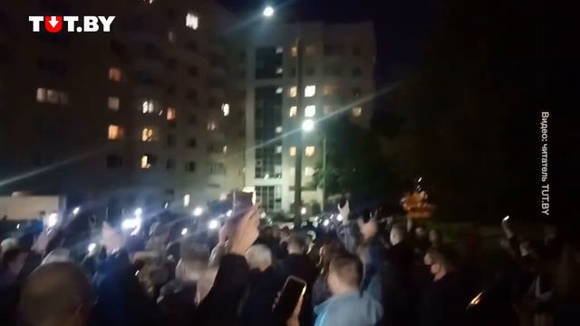 В Серебрянке поют песню «Стены рухнут» смотреть онлайн