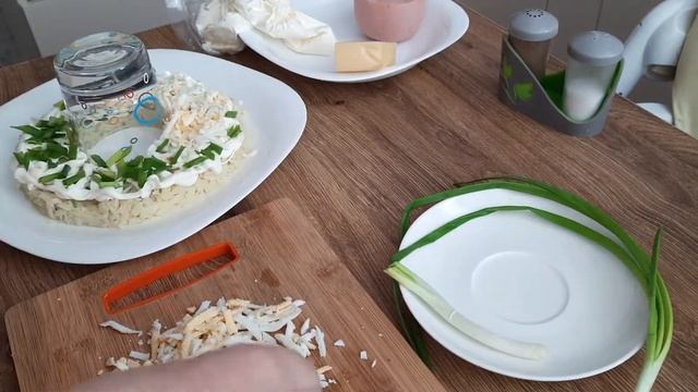Слоёный салат с ветчиной и шампиньонами. Ну очень вкусно и сытно! смотреть онлайн