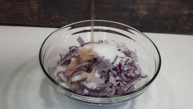 САЛАТ «БЕРЛИНСКИЙ» с МЯСОМ и МАРИНОВАННЫМ ЛУКОМ #СалатИзСССР #СалатНаПраздник #СалатСмясом #Салат смотреть онлайн
