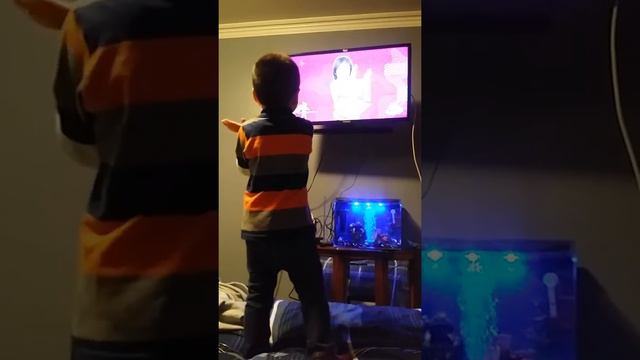 Dominic dancing to the body part song from Ryan's toy review! смотреть онлайн