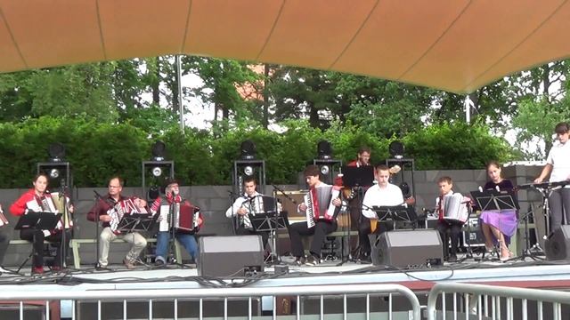 Маленький вальс Ансамбль УРА, Буре, Ёаким и Генри Дни Якоба 1080p смотреть онлайн