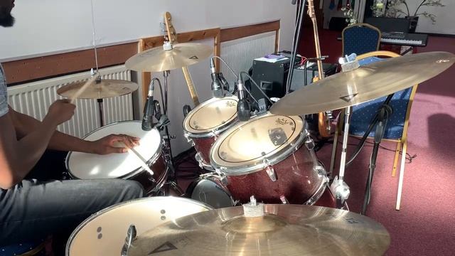 Drumming 101 - Bachata Drum Beat Tutorial смотреть онлайн
