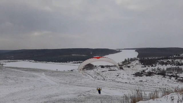 Верхний Бардым, просто слеты в очень слабый ветер 17.12.22 (Арти, полеты на параплане) смотреть онлайн