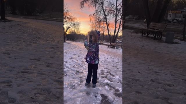 А я уже сегодня учусь, каникулы закончились ?Кстати, а кто как закончил 1 четверть? #блогер смотреть онлайн