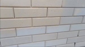 покраска фасада дома из газоблока со снятой фаской