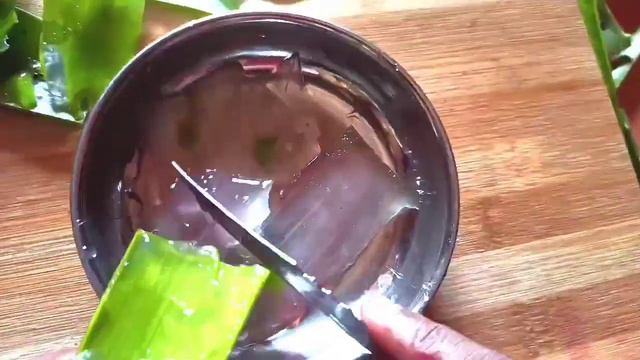 Brightening Face Mask / DIY for a Glowing Face / முகம் பளபளக்க இதை பயன்படுத்தலாம் வாங்க😊 смотреть онлайн