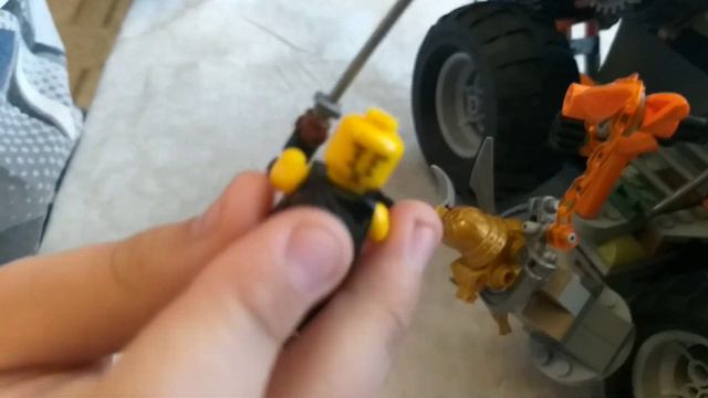 Конструктор LEGO Ninjago Стремительный странник. Угощение в школу. смотреть онлайн