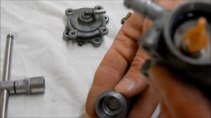 Honda CB 400 SF бензокран,  очистка и устройство