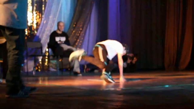 Bboy Саня (Великие Луки) vs Bboy Gerald (ФИРМА) (Питер) - От Души 2 смотреть онлайн