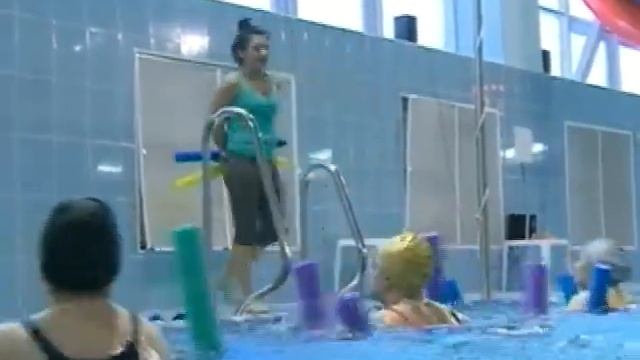 Как улучшить свое здоровье с помощью аквааэробики? смотреть онлайн