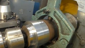 Обработка огромной заготовки с использованием люнета на токарном станке