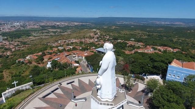 Estátua do Padre Cícero na Colina do Horto | Vista Aérea смотреть онлайн