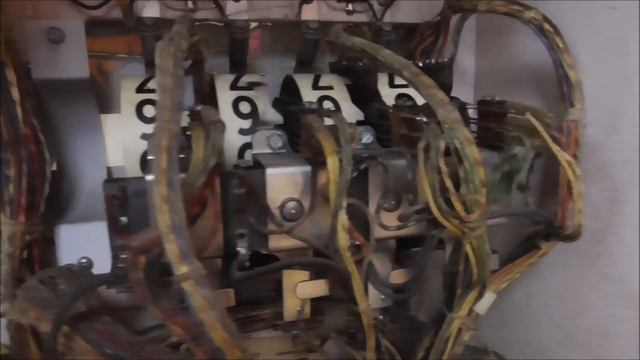 Cleaning and Adjusting Backbox Relays and Score Reels on a 1976 Bally EM FLIP FLOP Pinball Machine смотреть онлайн