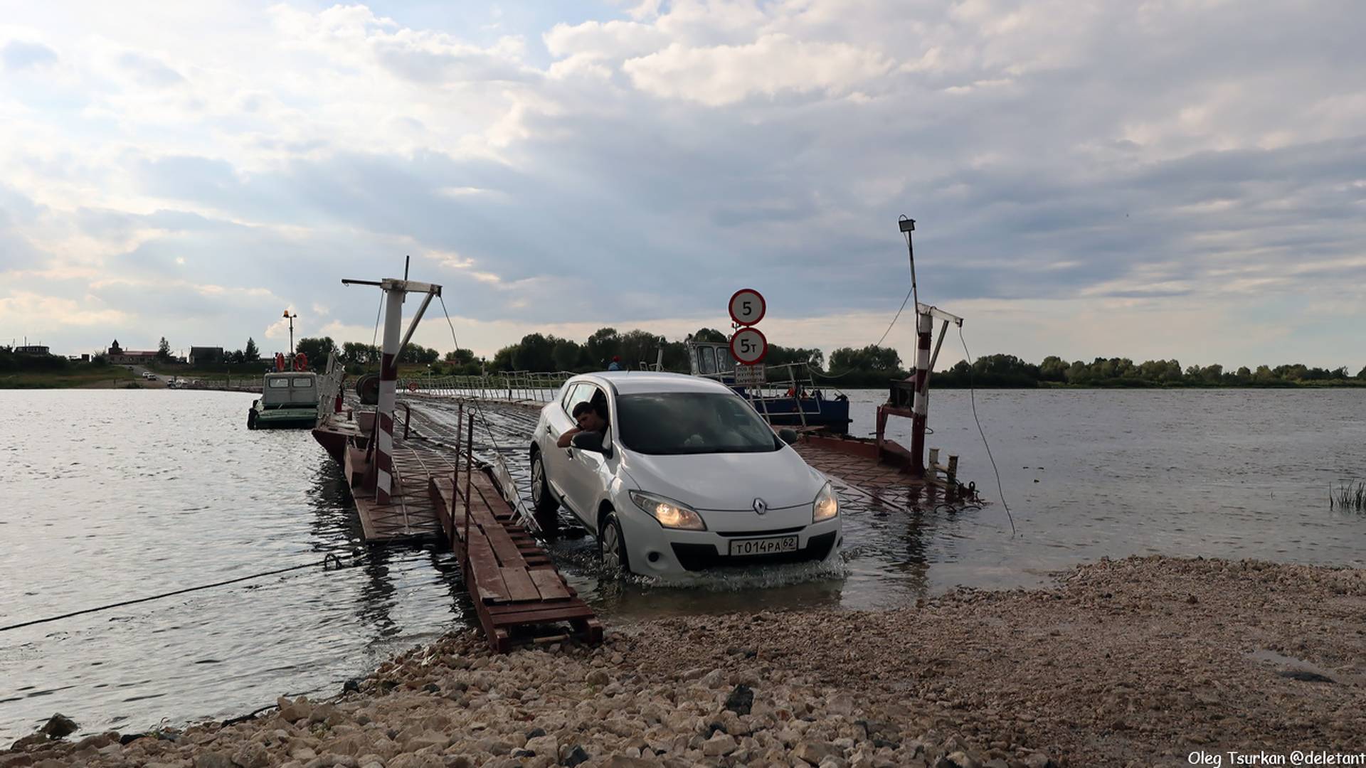 Старая Рязань, проезд через Оку по понтонному мосту. смотреть онлайн