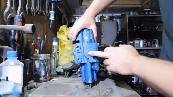 Гидрораспределитель. Подключение и краткое устройство.