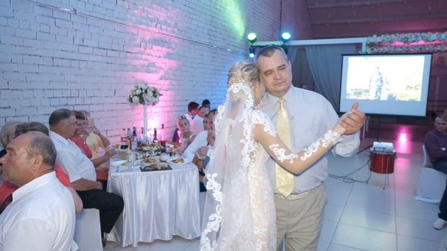 Трогательный танец с отцом смотреть онлайн