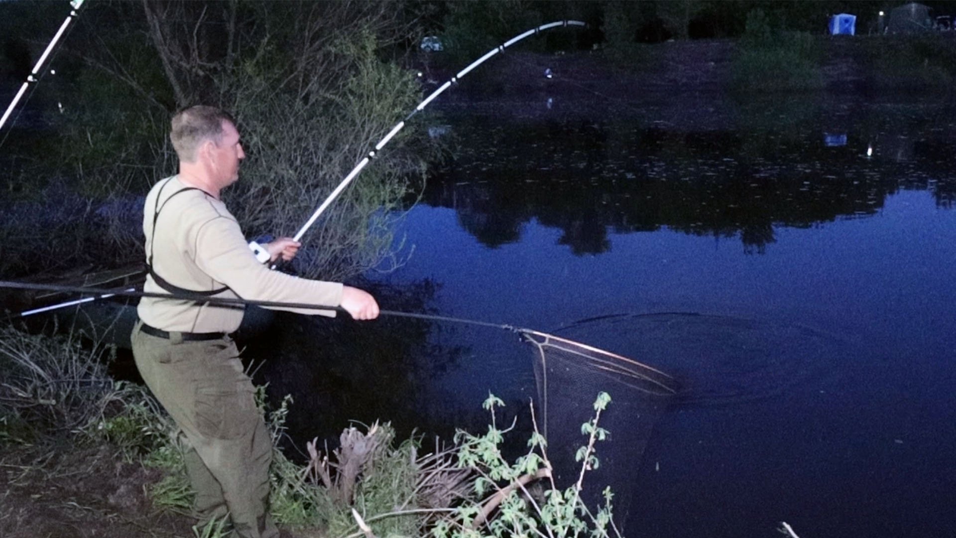 Ночной клёв САЗАНА! Выкопал и благоустроил себе место для рыбалки! смотреть онлайн