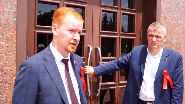 Встреча депутатов КПРФ с народом смотреть онлайн